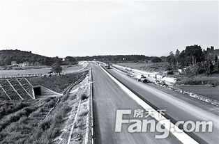 万宜高速公路路面主体工程竣工，区域交通格局迎来新篇章